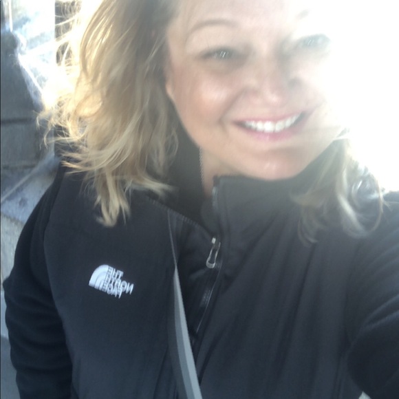 Meet your Posher, Nicole - Picture 2 of 2